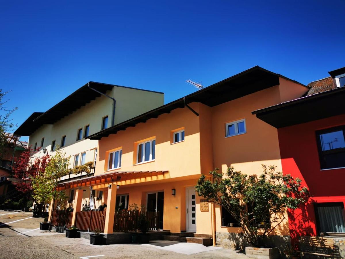 Hotel Goldene Krone Мистельбах Экстерьер фото