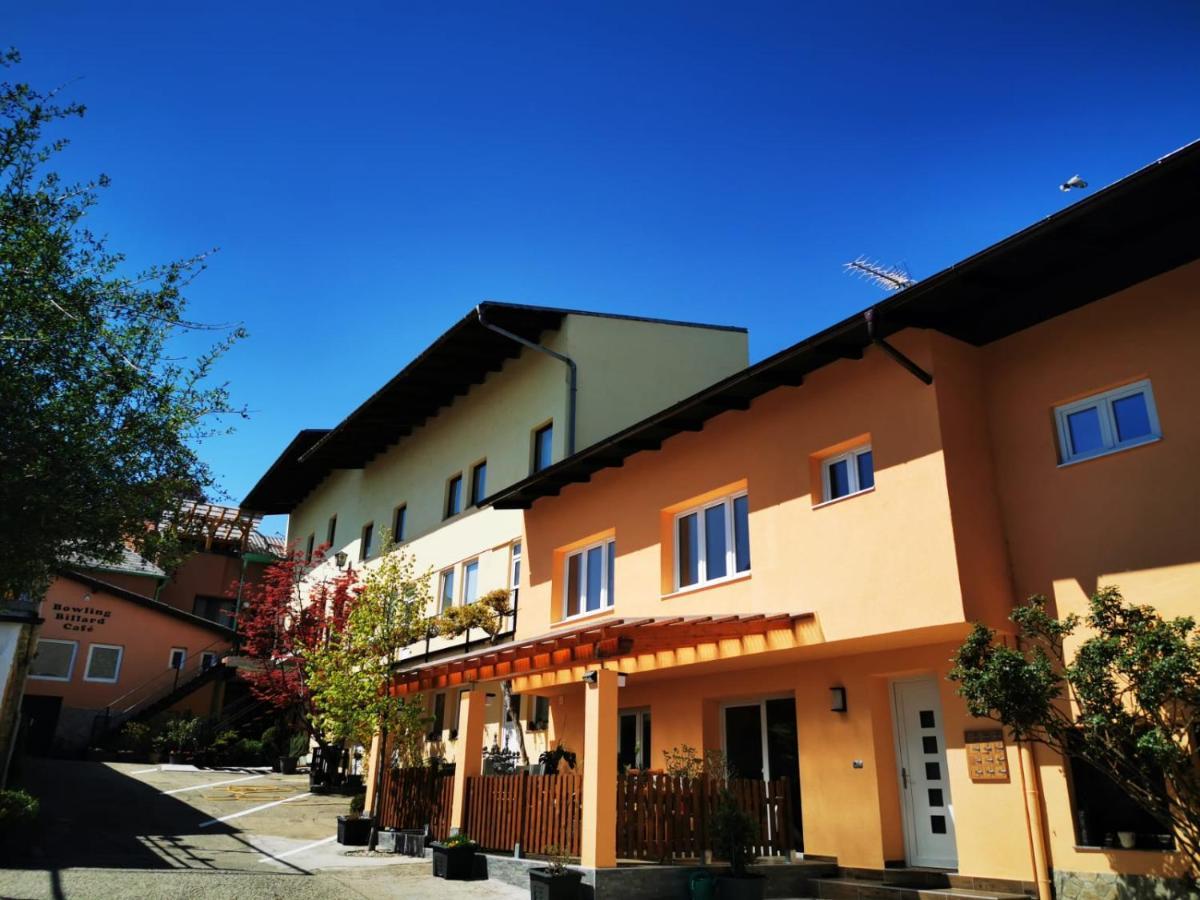 Hotel Goldene Krone Мистельбах Экстерьер фото